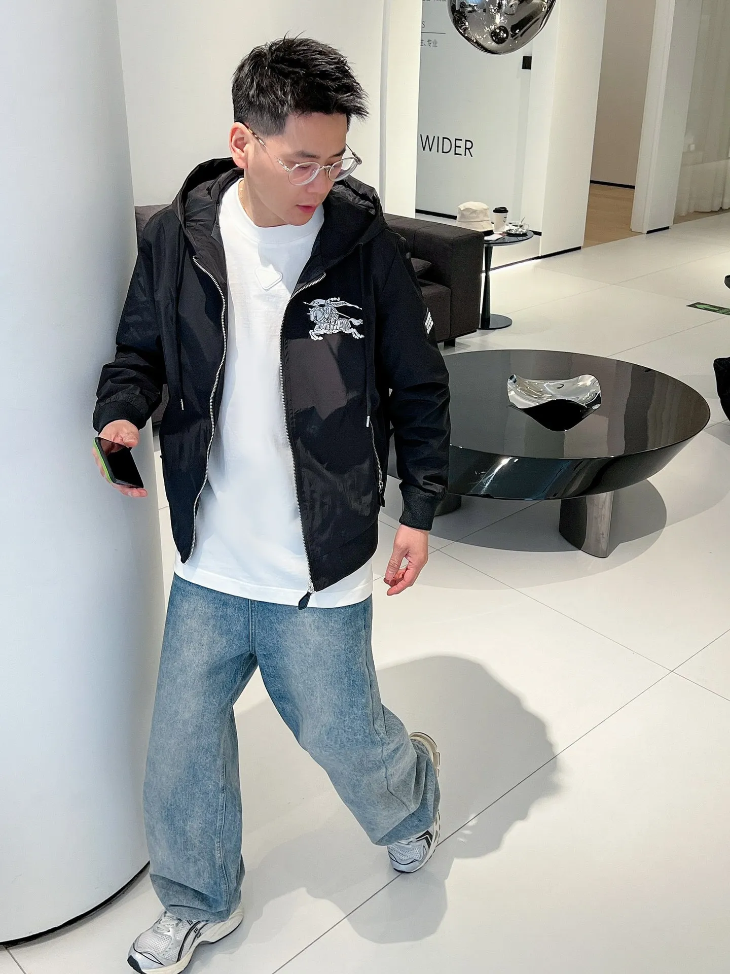 Baibaoli 2026 spring New Arrival jacket, new show product‼ The product is in perfect condition, comfortable and warm, with three standard colors and full and attractive colors. The very outstanding design easily enhances the sense of fashion. The workmanship is extremely sophisticated and rigorous, and the wiring is neat and meticulous! A masterpiece from a famous designer! The upper body does not look bloated and is super handsome! In Stock Sizes：M～XXXL